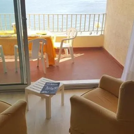 En Bord De A Avec Balcon, Parking Et Commodites A Proximite ! - Fr-1-392-31 *